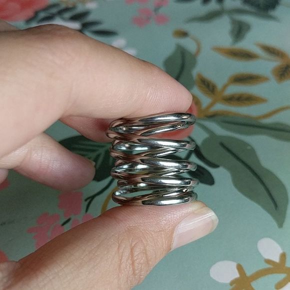Size 7.4 silver spring ring - Picture 4 of 4